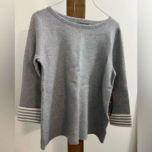 Tahari sweater‎